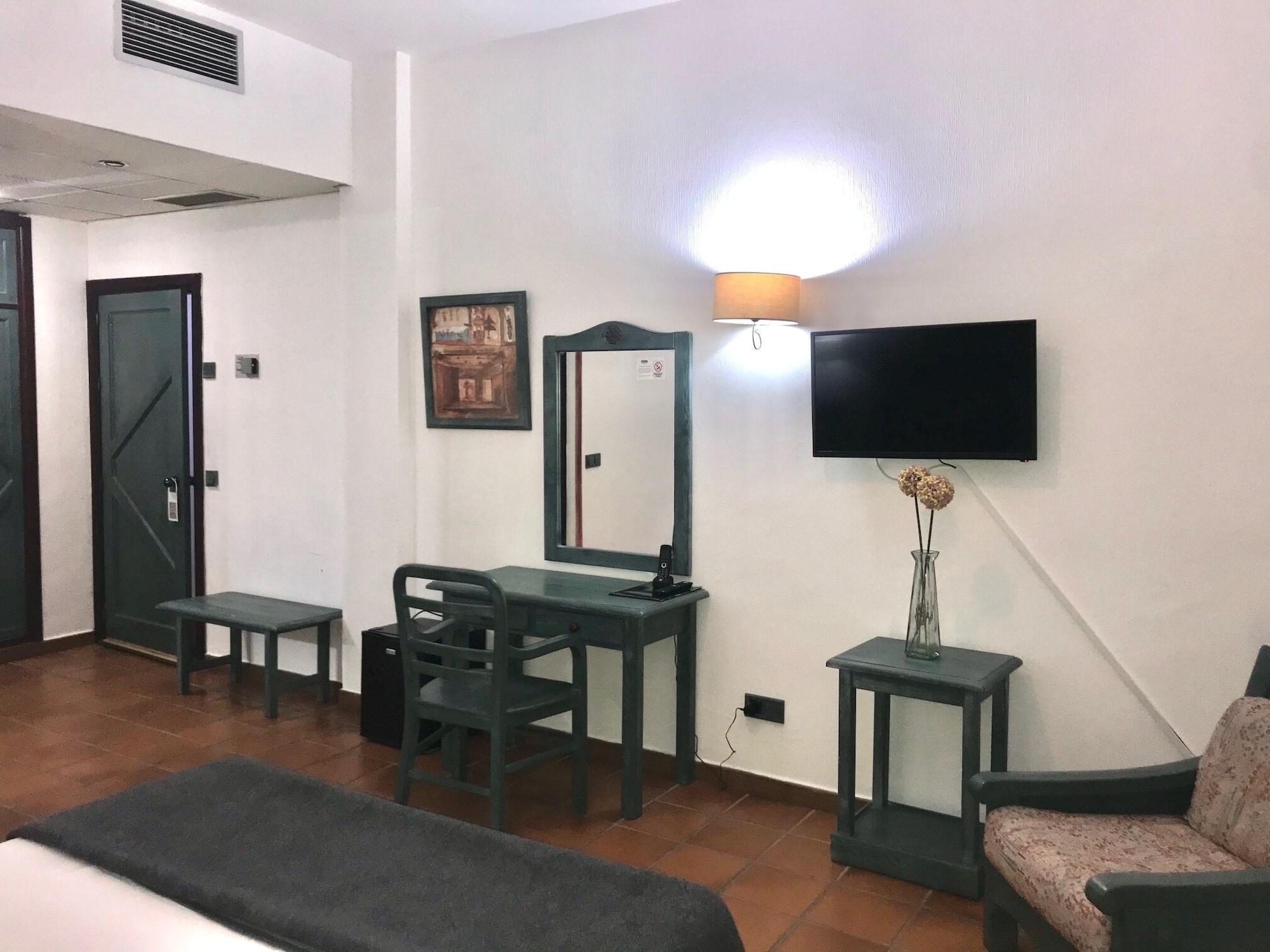 Hotel Almagro Esterno foto